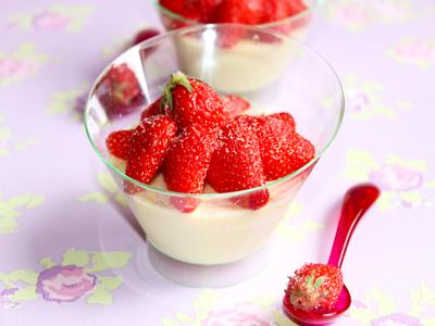 Pannacotta maison au chocolat blanc et fraises