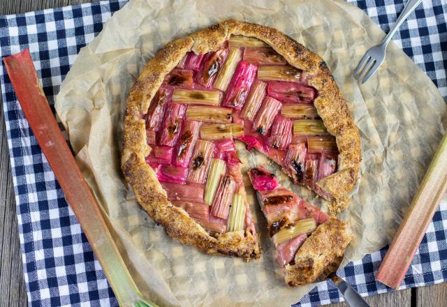 Tarte rustique à la rhubarbe