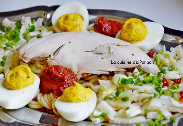 Salade de fenouil aux tomates séchées, œufs durs farcis et filet de pintade