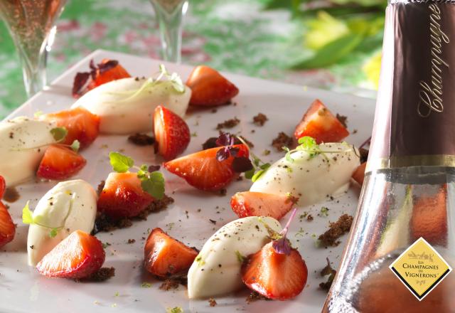 Fraises mara des bois marinées à la fleur d'oranger et chantilly au poivre noir avec un champagne de vigneron rosé