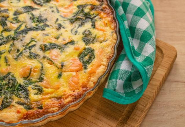 “Ça va permettre de la colorer et de la parfumer ”: Cyril Lignac dévoile son astuce pour réaliser une quiche aux légumes verts, déclinable selon vos envies !