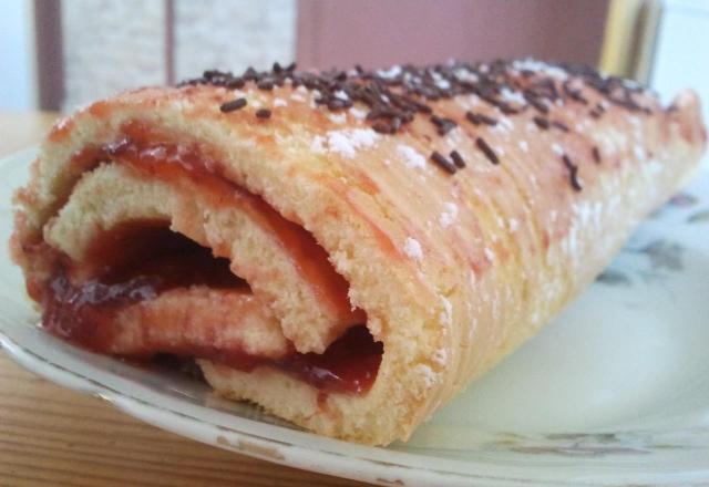 Gâteau génoise à la confiture de fraise