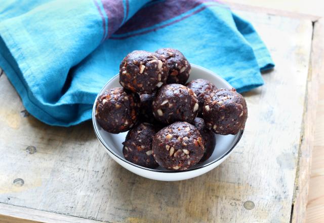 Energy balls dattes amandes et huile de coco (bouchées énergétiques)