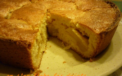 Gâteau généreux aux pommes et cannelle