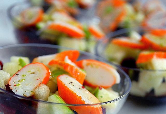 Salade fraîcheur betterave, pomme granny et mini bâtonnets Petits Coraya