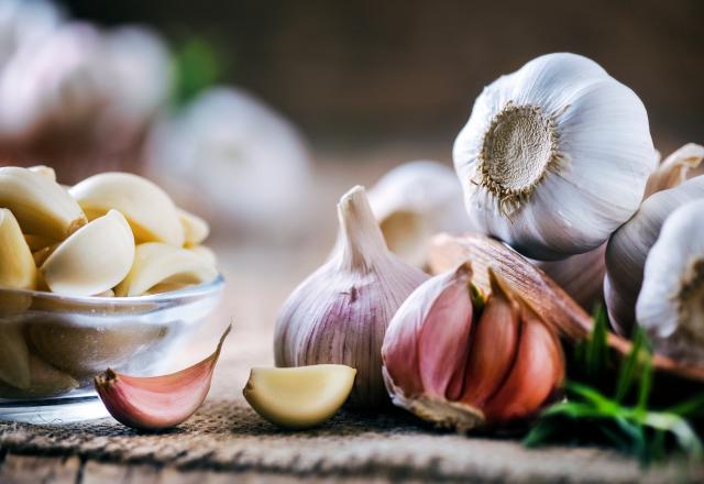 Une étude a tranché : voici l’aliment idéal pour contrer une mauvaise haleine due à l’ail !