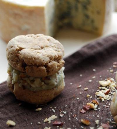 Whoopies pies noisettes et Fourme d'Ambert