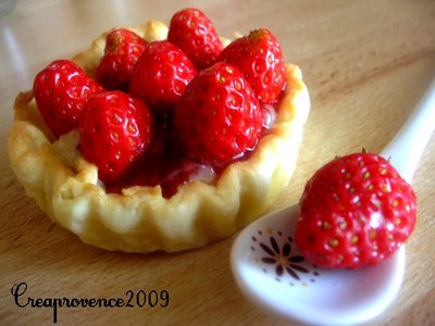 Tartelettes aux fraises et à la semoule à la rose