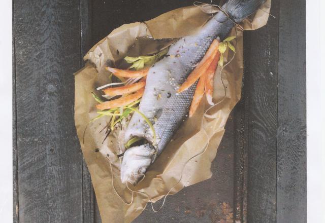 Papillote de Coraya au bar de ligne