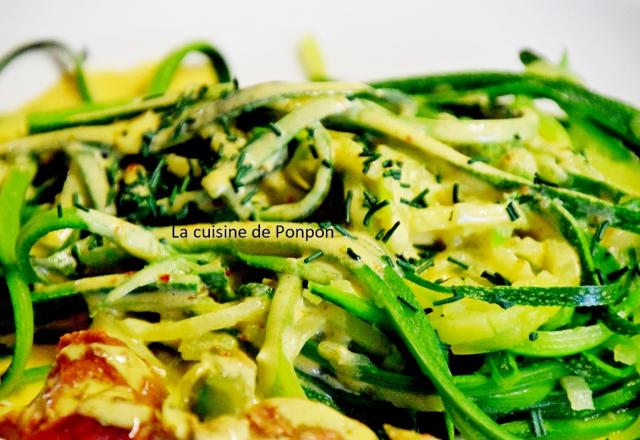 Tagliatelles de courgette et brochettes à la sauce moutarde