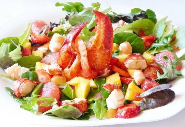 Salade de homard et crevette à la vinaigrette de framboises et fraises