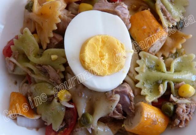 Salade de farfalle à la tomate et aux épinards