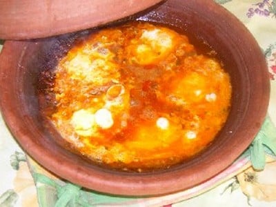 Tomate et œufs en tajine