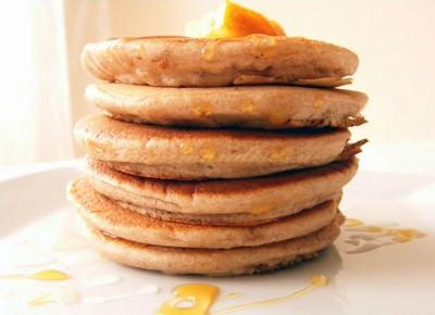 Pancakes épais à l'orange et à la châtaigne