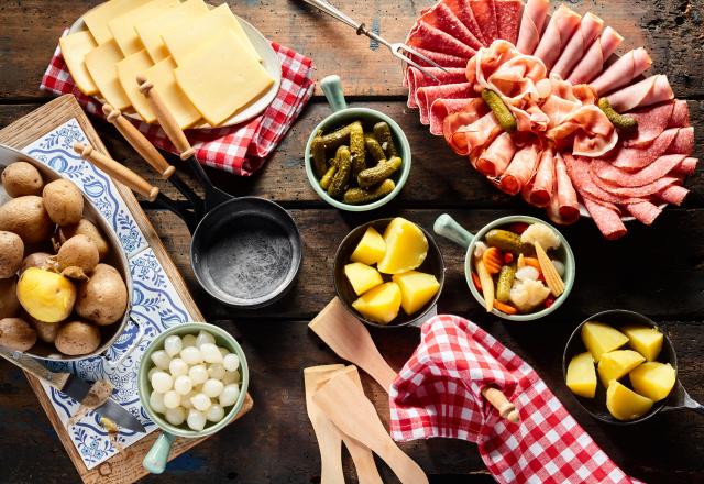 Quelle charcuterie et quel fromage pour accompagner une raclette ?