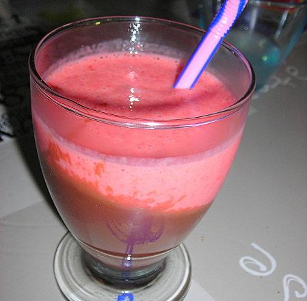 Smoothie glacé fraise-chocolat