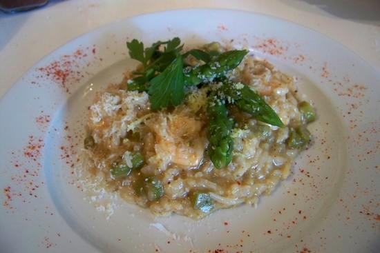 Risotto aux asperges, courgettes douces et crevettes roses arômatisé au sumac