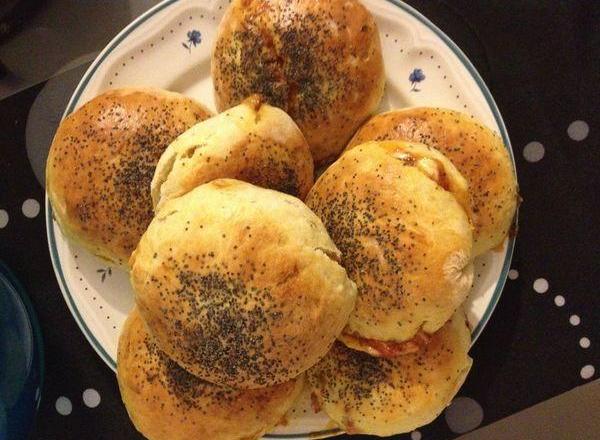 Buns fourrés à la viande de bœuf hachée ou poulet et mozarella