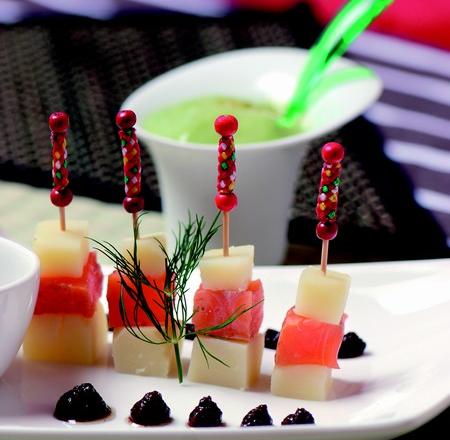 Dés de Princesse Amandine à la tapenade et saumon fumé