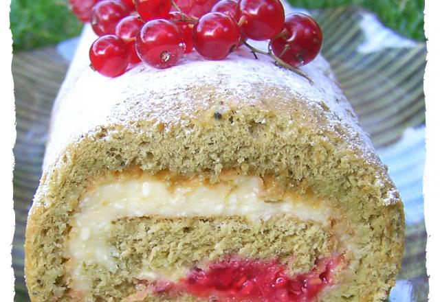 Biscuit roulé au thé Matcha et sa crème citronnée aux fruits rouges