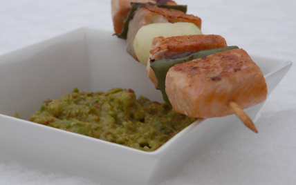 Brochettes de saumon au guacamole