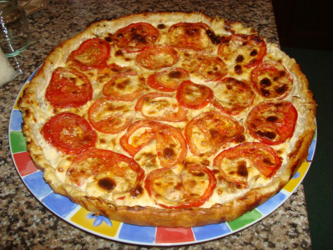 Tarte au thon, pommes de terre et tomates