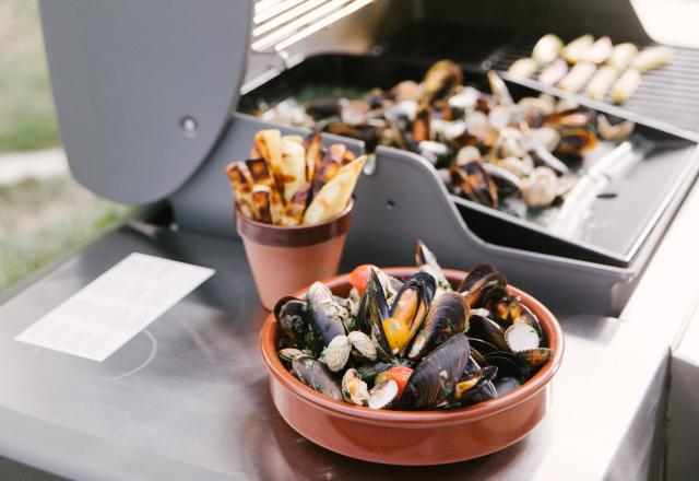 Moules et coques à la plancha, frites grillées