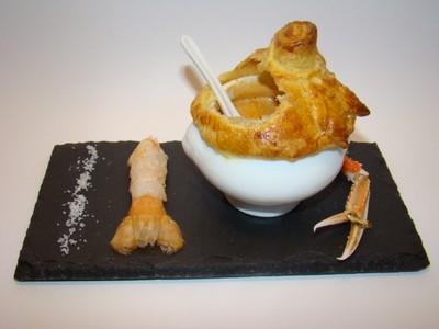 Petite bisque de langoustines aux brisures de truffes, lutée