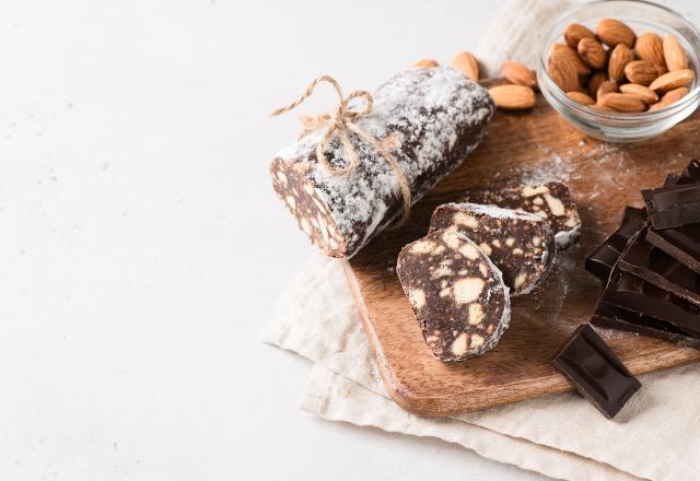 Saucisson en chocolat : la recette simple et gourmande à préparer pour bluffer tout le monde à Noël !