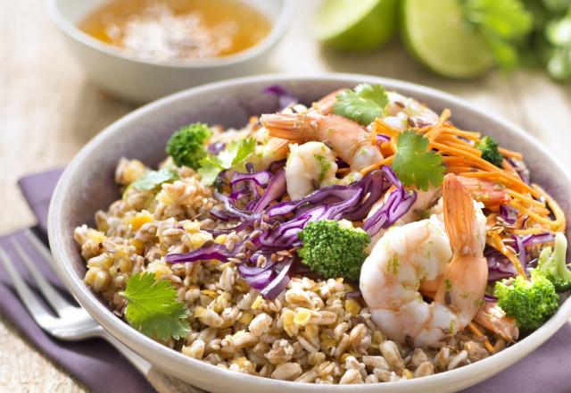 Bowl lentilles corail, crevettes, sésame et chou rouge