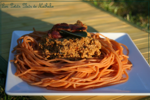 Nid de spaghetti quinoa et tomates au pesto de légumes grillés pour une petite balade en Italie.