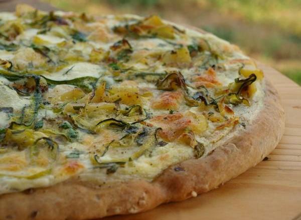 Pizza blanche aux courgettes