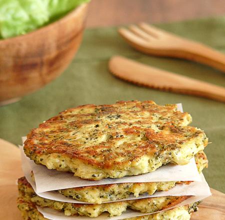 Galettes de brocolis rissolés, ricotta & Saint Marcellin