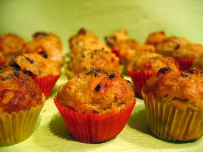 Mini muffins salés aux tomates séchées, parmesan et origan