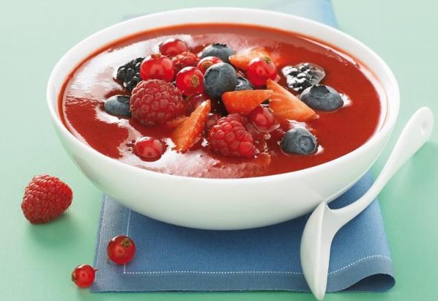 Gaspacho de fraises aux fruits rouges