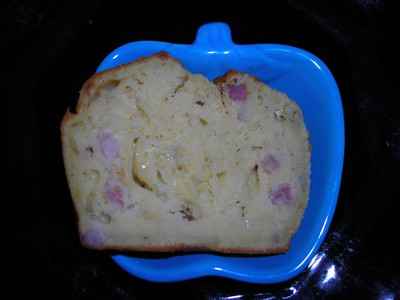 Cake au reblochon et aux lardons