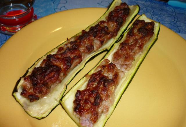 Courgettes farcies aux saucisses