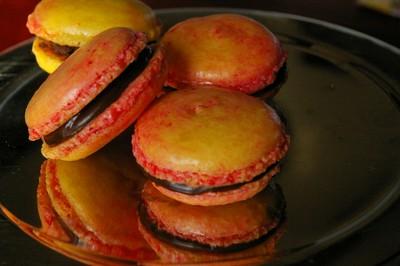 Macarons bicolores choco-cardamome