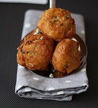 Beignets d'asperges au roquefort