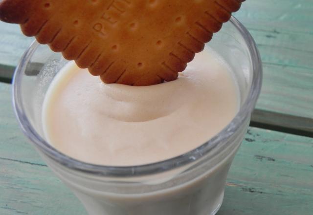 Panna cotta au lait d'amande et aux petits beurre