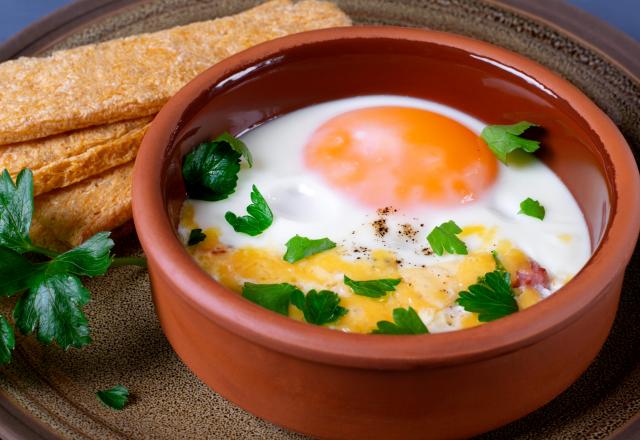 Voici comment bien réussir la cuisson des oeufs cocotte et éviter que le jaune ne soit trop cuit !