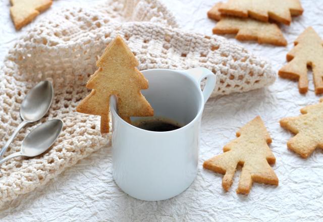 Sablé sapin à poser sur une tasse