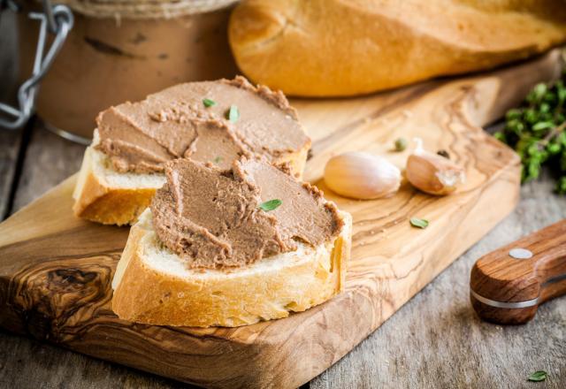 Économique et savoureuse : voici la recette de mousse de foie de volaille, parfaite pour votre apéritif de Noël !