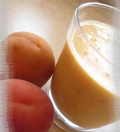 Smoothie à l'abricot et à la mangue