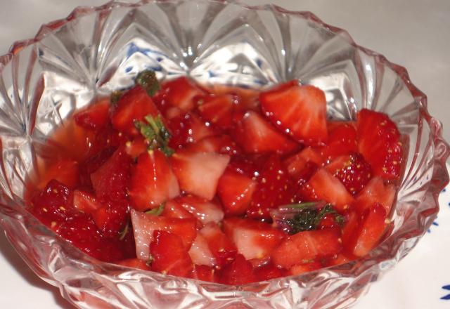 Tartare de fraises à la menthe poivrée