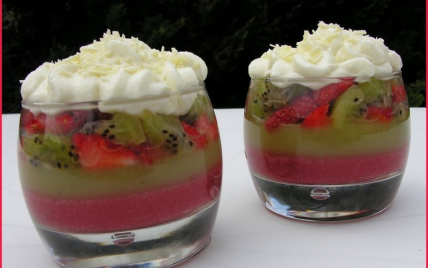 Verrine de fraises et kiwis au chocolat blanc