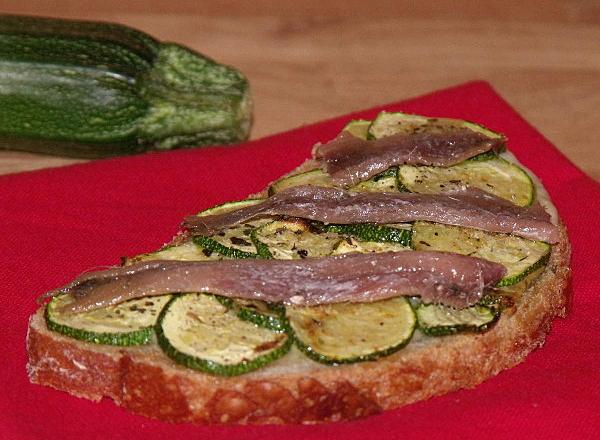 Bruschetta courgettes et anchois (ou lardons)