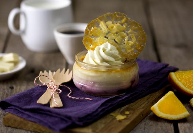 Clafoutis cerises griottes, mousse chocolat blanc, éclat de vanille et tuiles à l’orange