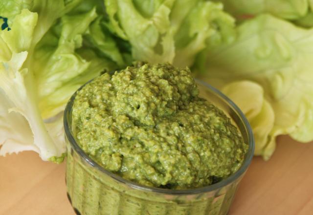 Pesto de salade verte (laitue et feuille de chêne) à la pistache