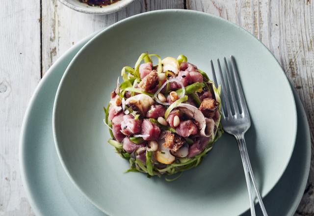 Tartare de veau, asperges vertes et palourdes